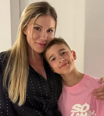Альона Омаргалієва поцілувала сина в губи — мережа вибухнула суперечками