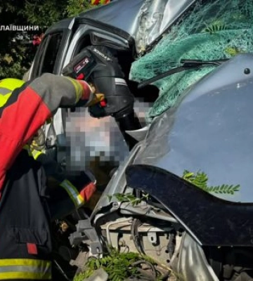 Рятувальники деблокували водія з понівеченого автомобіля