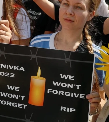 Теракт в Оленівці: свідки розповіли, як укладалися списки полонених для «бараку-200», де стався вибух