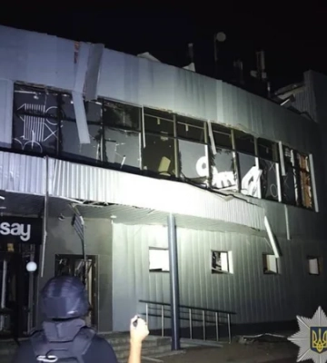 Россия атаковала Сумы КАБами: повреждены торговый центр и дома, есть пострадавшие