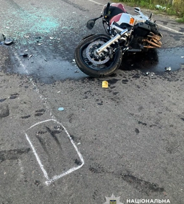 На Рівненщині внаслідок карколомної ДТП тяжко постраждав кермувальник мотоциклу, - поліція
