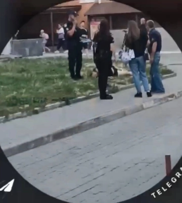 Стояв на кондиціонері і дивно поводився: у Дніпрі чоловік пригнув з багатоповерхівки