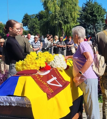 Після 22 місяців невідомості навіки додому повернувся Герой з Волині Олег Бортнік