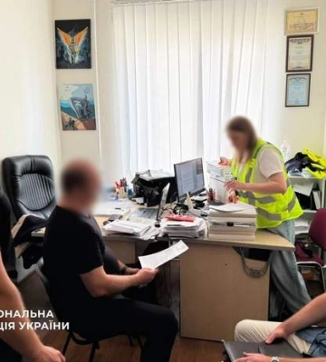 В Киеве горе-отец развращал свою 3-летнюю дочку