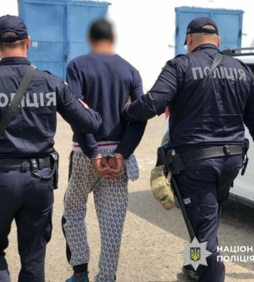 Підсів випити, а потім дістав викрутку: на Одещині судитимуть 20-річного нападника