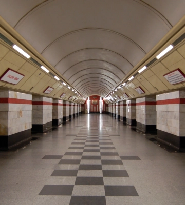 У Києві тестують новий спосіб розміщення людей у метро під час тривоги