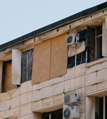 В Одесі відбудовують пошкоджений дроновою атакою пологовий будинок