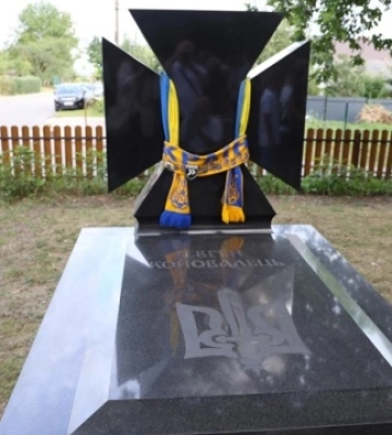 Пам’ятник з могили Євгена Коновальця у Роттердамі прибув на Львівщину