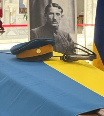 Прах Євгена Коновальця доправлено до Києва: де й коли відбудеться прощання