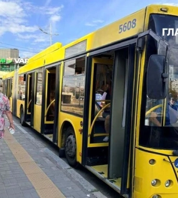 Скільки отримує водій автобуса в Києві: свіжі цифри та бонуси