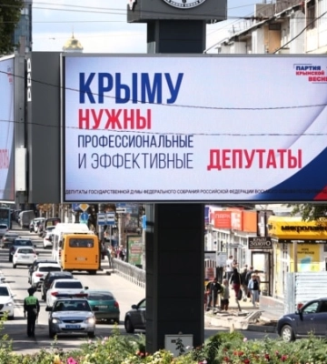 «Счастливые» люди на фоне пустых бензоколонок». Как аннексированный Крым во время кризиса готовят к незаконным выборам в Госдуму РФ