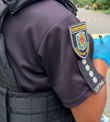В Полтавской области мужчина открыл огонь по полицейским: один правоохранитель получил ранение