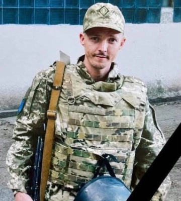 На щиті повертається додому військовий із Тячівщини Іван Костевич, якого вважали зниклим безвісти