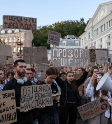 Кількасот людей у Києві вимагали повернути Федорова в Міноборони