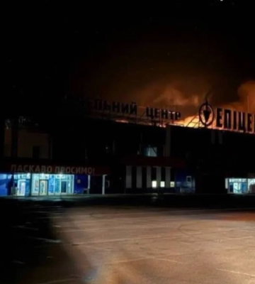 Атака дронів: у Запоріжжі ворог поцілив по підприємству й торгівельному центру