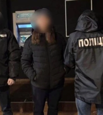 Брала гроші за "евакуацію" зниклих воїнів: псевдоволонтерка отримала вирок