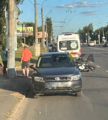 У Черкасах сталася ДТП із мотоциклом на проспекті Перемоги