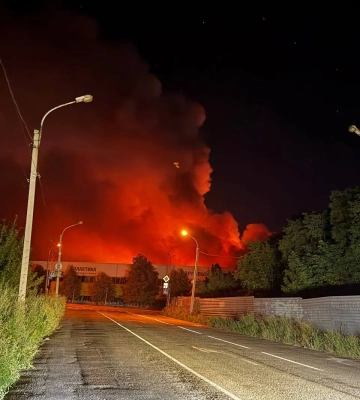 Відео: у Донецьку дрони втретє за тиждень уразили торговельний центр Галактика