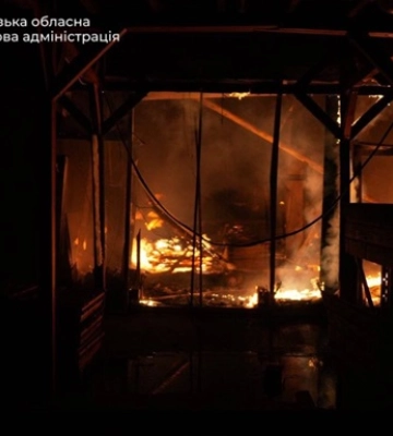 Армія РФ атакувала ферму на Запоріжжі: спалахнула пожежа, є поранений