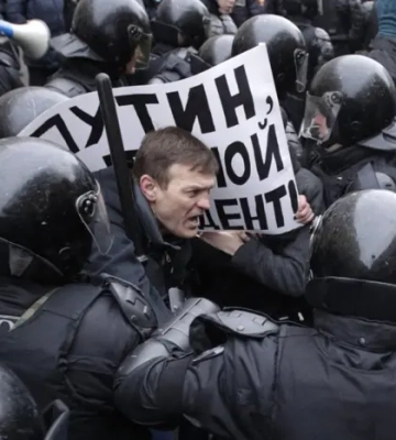 Росіяни не готові протестувати проти війни навіть через кризу – The Atlantic