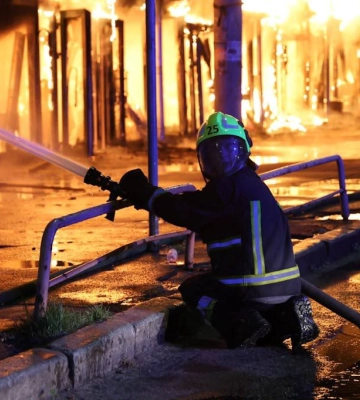 Київська ДСНС повідомила попередню інформацію щодо наслідків нічної ракетної атаки. ФОТО