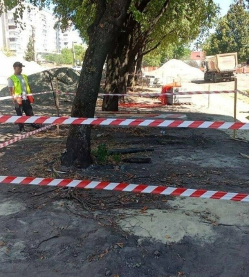 Екскаватор натрапив на знахідку: у Львові на вул. Мазепи зупинили ремонт
