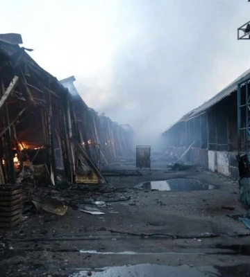 Внаслідок атаки на Київ постраждали люди, ринок у вогні