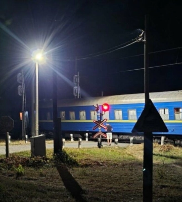 Нічна евакуація та багатогодинні затримки: що відбувається з потягами з Дніпра