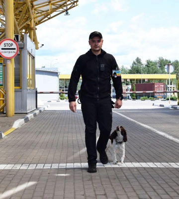 Разом удома і на службі: історія кінолога Волинського загону та його чотирилапої напарниці