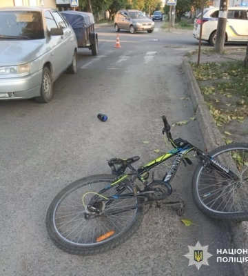 На Кіровоградщині внаслідок наїзду легковика постраждав маленький велосипедист, - поліція
