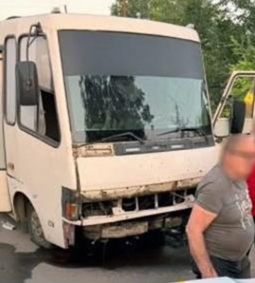 На Херсонщині дрон РФ поцілив в автобус: шестеро поранених