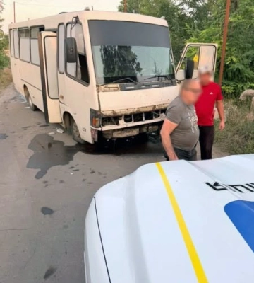 На Херсонщині рашисти атакували дроном автобус із пасажирами: є поранені, - поліція