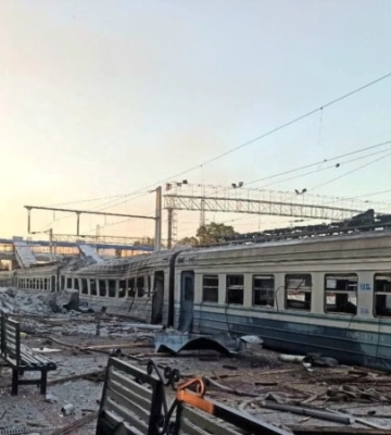 Війська РФ атакували залізничну станцію в Лозовій, є загиблі та поранені – ОВА