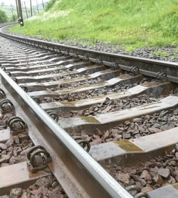 Рашисти вдарили по вагону біля вокзалу у Лозовій на Харківщині: є загиблі та поранені
