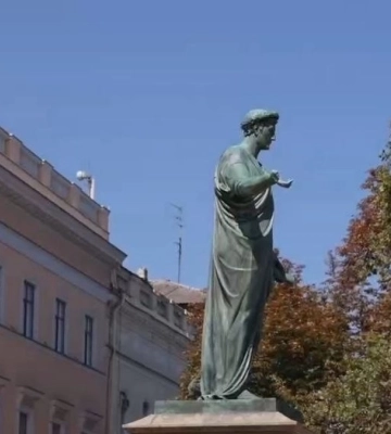 В Одессе демонтировали защитный слой на памятнике Дюку де Ришелье