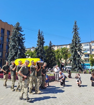 Звістку про загибель Героя рідні отримали у день його народження: на Волині попрощалися із воїном Олександром Резванюком