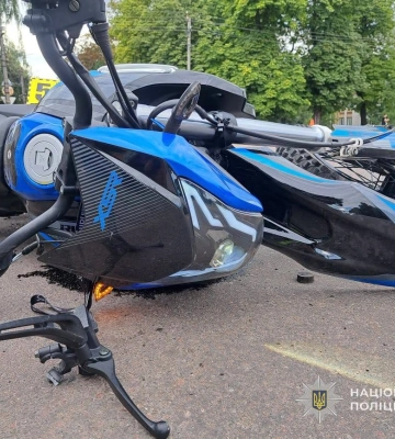 На Сумщині п’яний літній водій легковика «підставився» під мотоцикл з двома підлітками. ФОТО