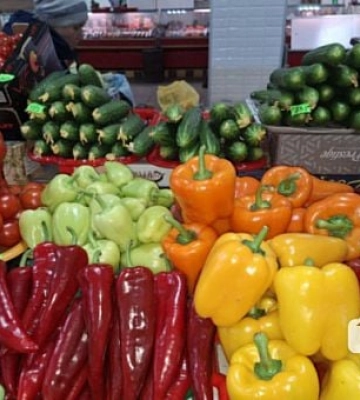 Цены на рынках Кривого Рога: сколько стоят фрукты, овощи, ягоды и мясо