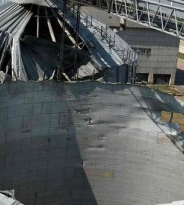 Ракетний удар суттєво пошкодив елеватор "Укрлендфармінг" на Сумщині: поранено співробітника, знищено запаси зерна. ФОТО