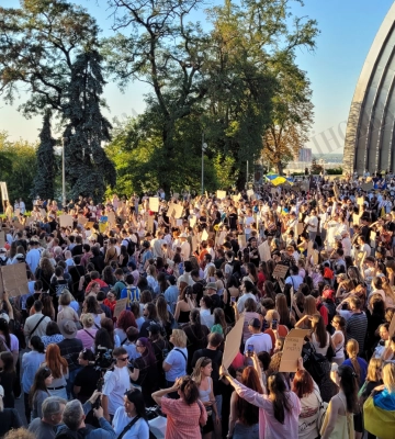 В Киеве проходит шествие за возвращение Федорова на пост министра обороны