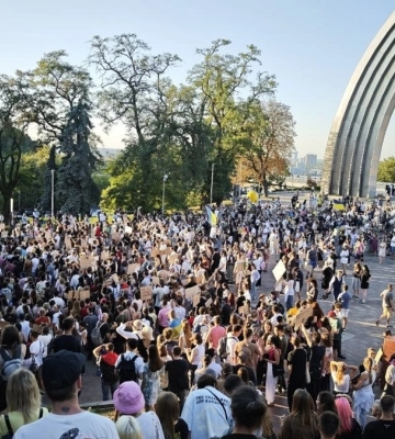 Протестна хода за діалог і реформи в оборонці розпочалася в центрі Києва