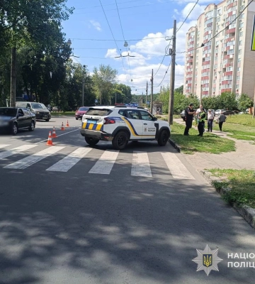 У Сумах «Citroën C4 Picasso» на пішохідному переході збив юнака та його маленького братика