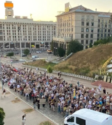 У Києві сотні людей вкотре вийшли на акцію за повернення Федорова до Міноборони