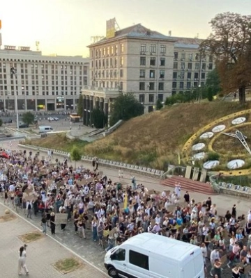 У Києві триває протестна хода: люди вимагають повернути Федорова на посаду міністра оборони