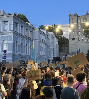 Протестное шествие в поддержку диалога и реформ в оборонной сфере началось в центре Киева
