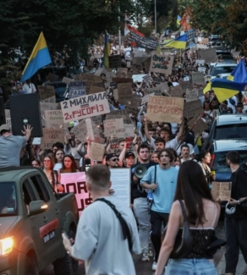 Хода центром Києва та петиція Зеленському: 32-й день протестів за проти кадрових рішень в уряді