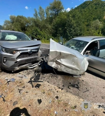 Один загиблий та двоє поранених - обставини потрійної ДТП встановлює поліція Закарпаття. ФОТО