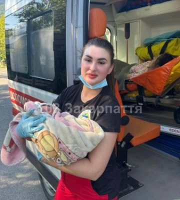 На Рахівщині жінка народила четверту дитину вдома, не знаючи про вагітність
