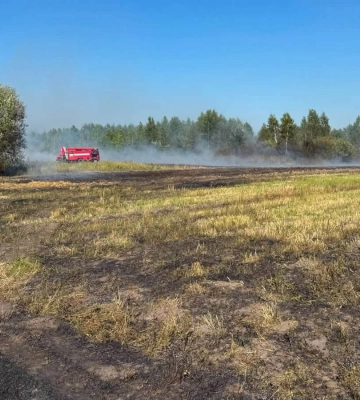 На Волині рятувальники продовжують боротися з займаннями сухої рослинності та торфу