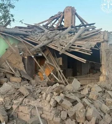 Оккупанты атаковали Изюм дроном и авиабомбой: повреждено не менее 15 домов, есть пострадавшие